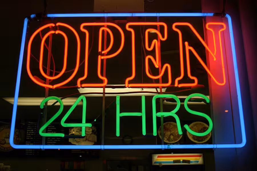 7 Ways To Use Neon Signs To Design Your Commercial Interior